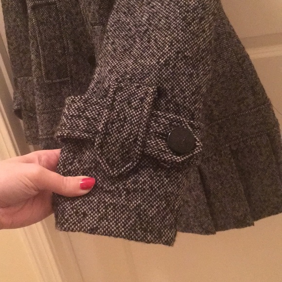 Warm, classy Guess jacket! - Picture 4 of 6